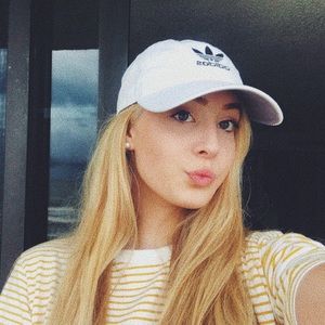 Meet your Posher, Lily